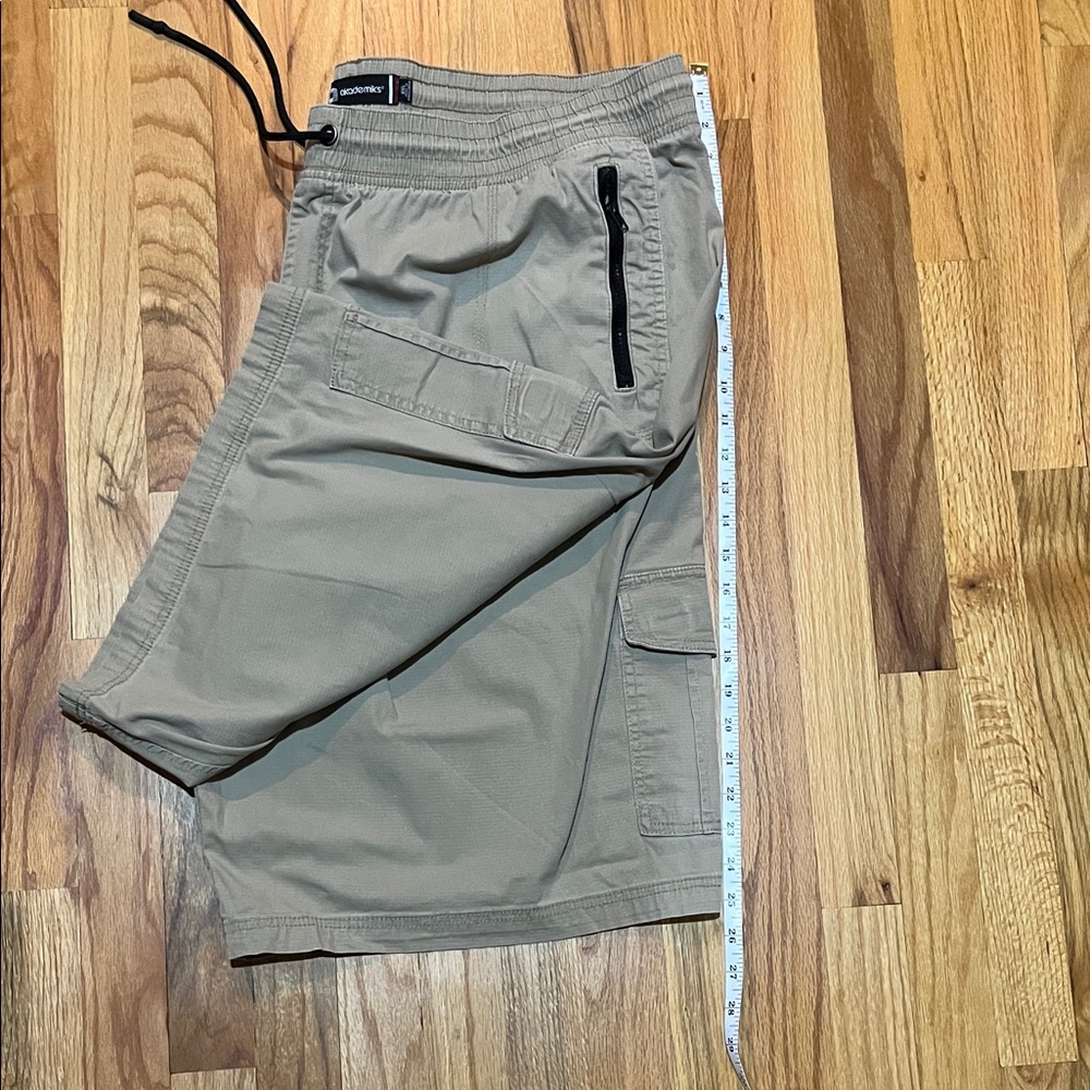 Akademiks Men's Khaki Cargo Shorts
